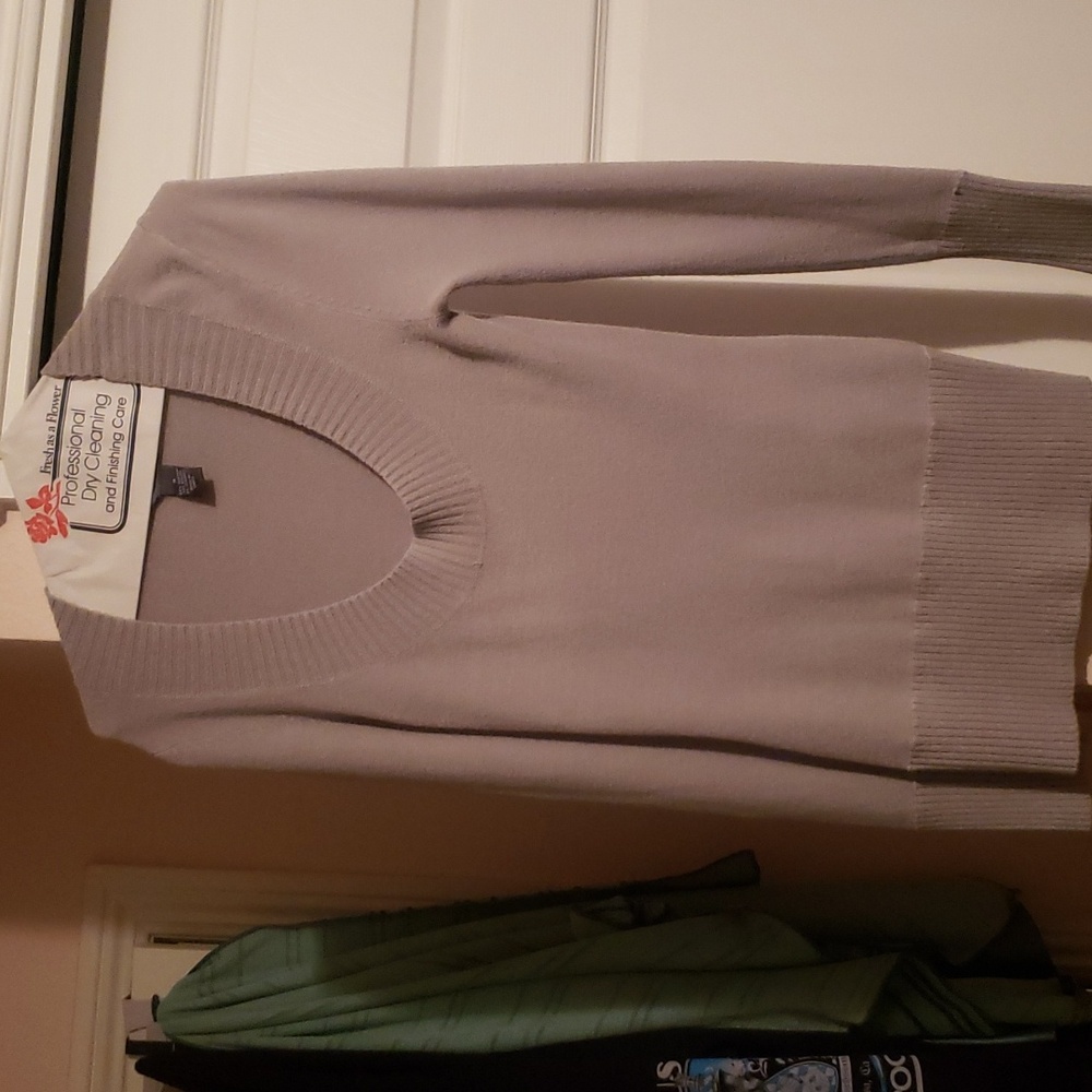 Hillard & Hanson Women's long Gray Sweater Size Small scoop neck